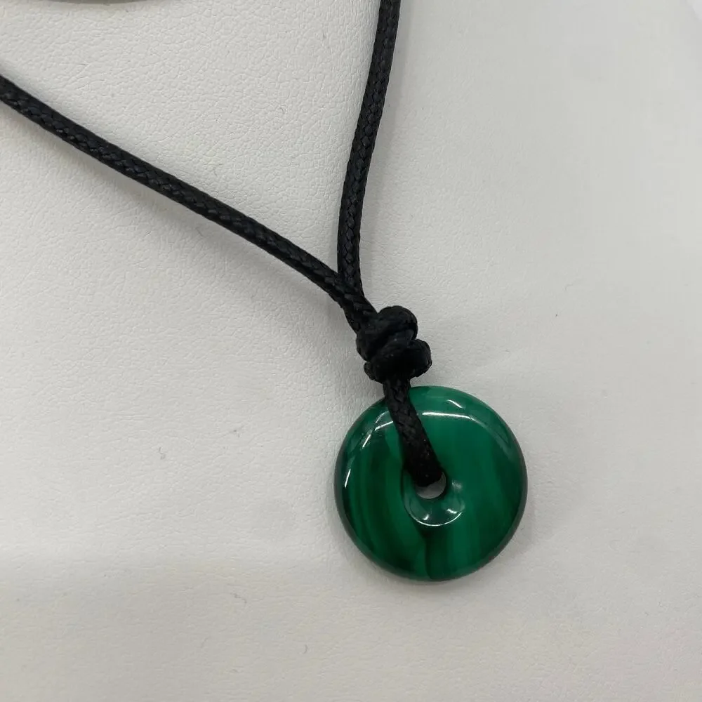 Casual green stone necklace